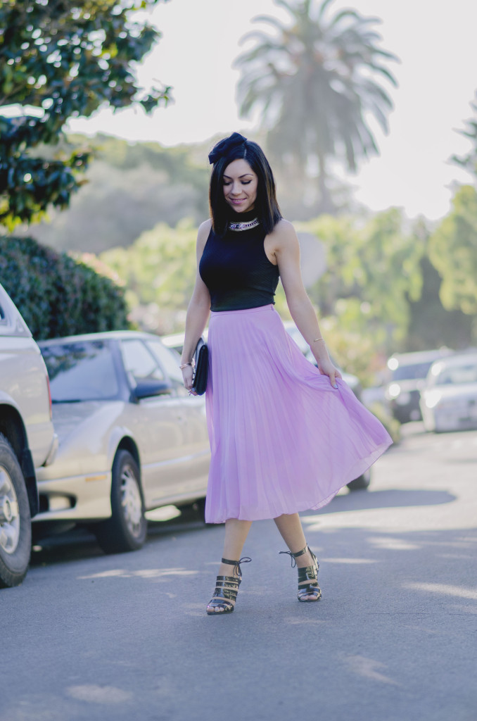 Style with Nihan wearing romantic pink maxi skirt black top and black Topshop high heels | Pink Valentine